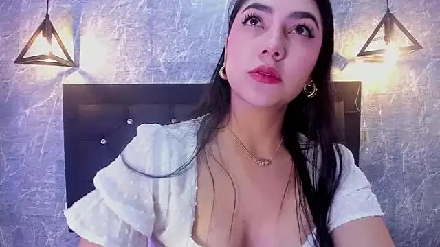 emberhodson on StripChat 