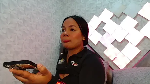 EmilyQueen3x — put your tits in my face