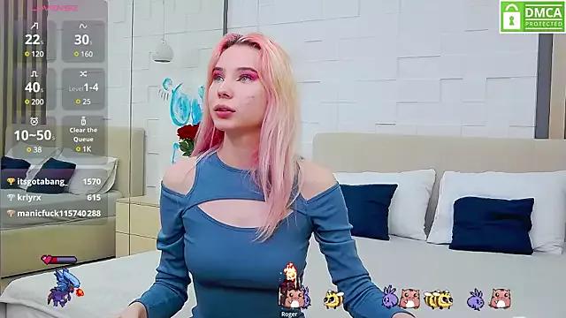 Emma_plux on StripChat 