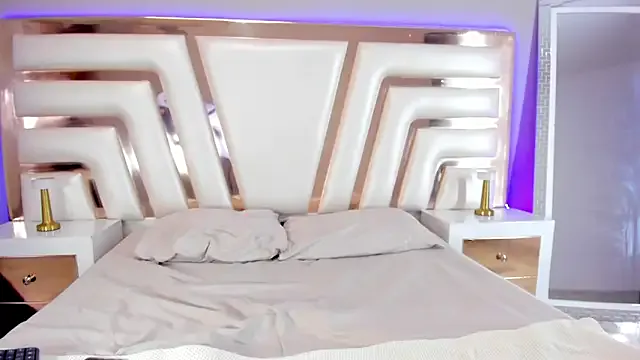 EvelynDivine from StripChat