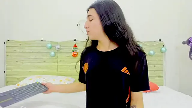 Evil_Queen13 on StripChat