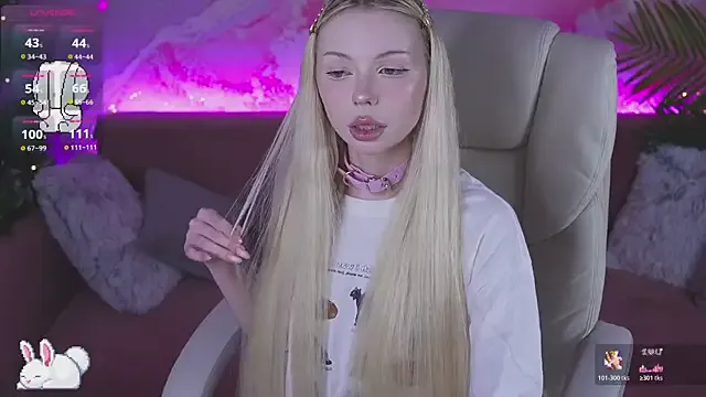 EviStar on StripChat