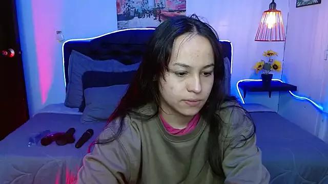 Eymmy_24 on StripChat