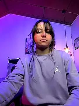 Eymmy_24 on StripChat