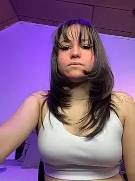 Eymmy_24 on StripChat