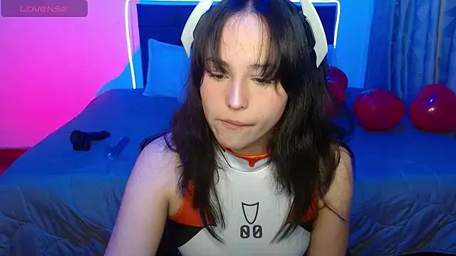 Eymmy_24 on StripChat