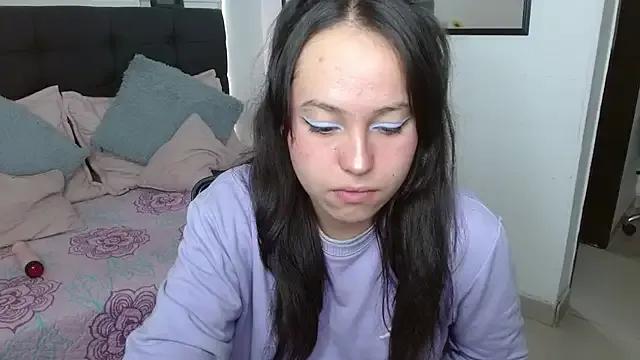 Eymmy_24 on StripChat