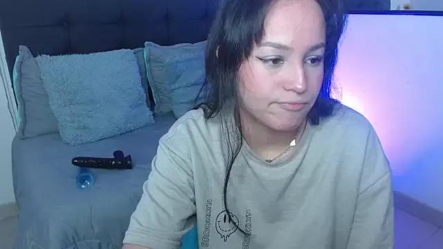 Eymmy_24 on StripChat