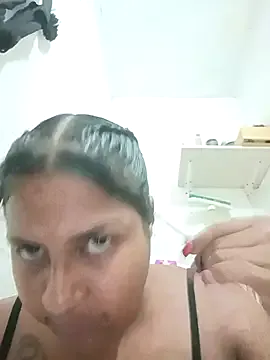 Giselabrunette25 on StripChat