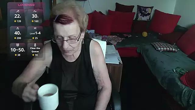 HeisseomaOriginal from StripChat