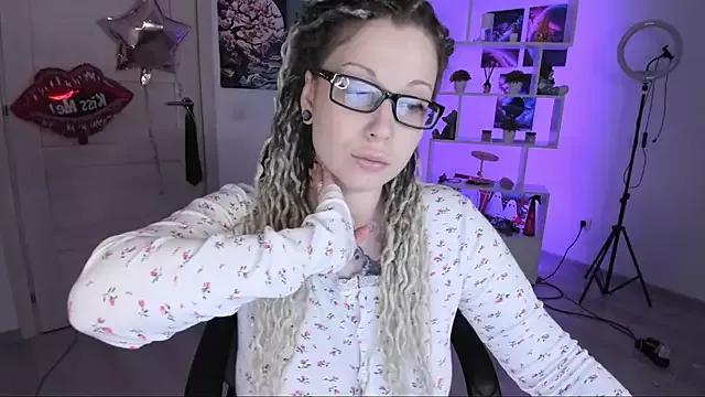 HoneySallyMoore from StripChat