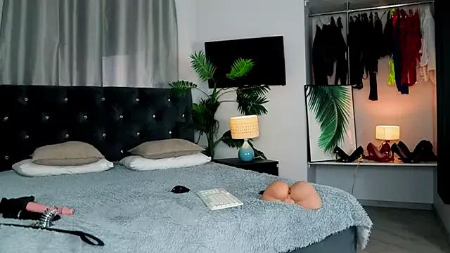 InvitingTina on StripChat