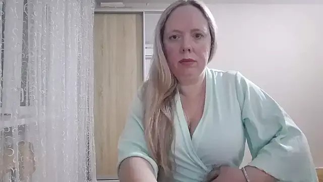Irina3718 on StripChat 