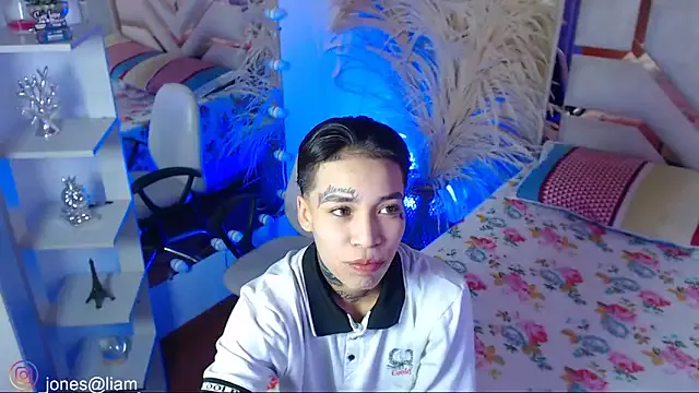 Jonesliam23 — Liam gets hot and vibrator in pussy