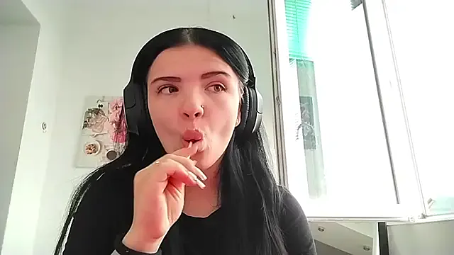 Kateqte — play with my lips close up