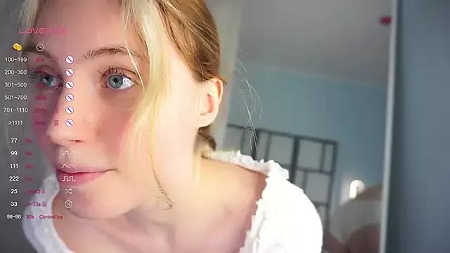 KeeleyCreswell on StripChat 