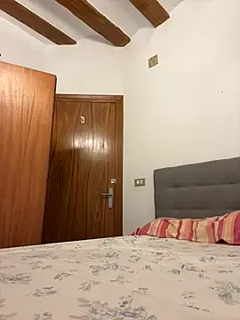 laarti from StripChat