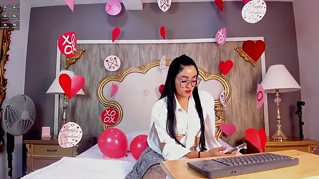 LauraBellinni — Freechat on StripChat