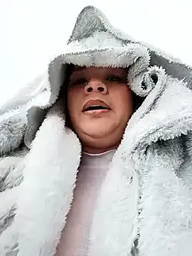 Layla-daring — Clamps on clitoris and nipples