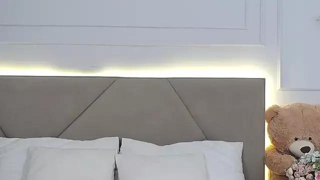 LeilaLow on StripChat 