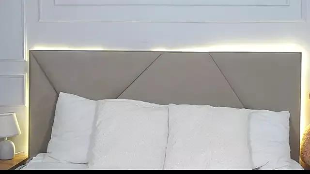 LeilaLow on StripChat 
