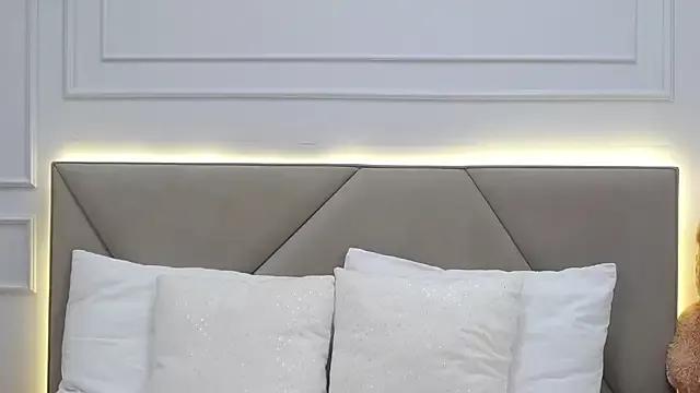LeilaLow on StripChat 