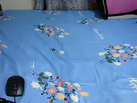 Lenah_2 on StripChat