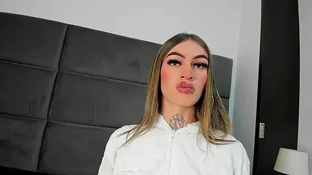 Lizz_Luna from StripChat