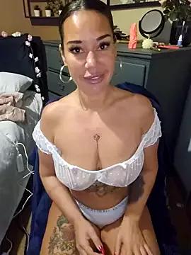 LovelyLucinda from StripChat