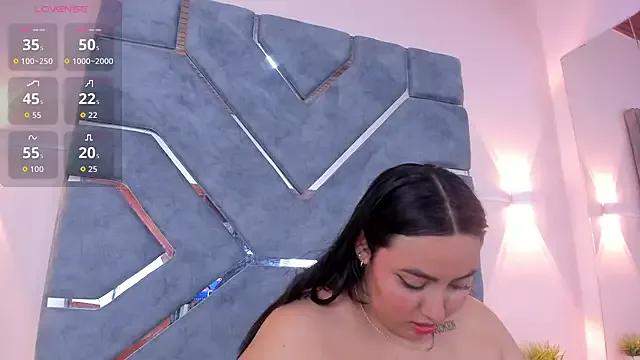 LucciaPorter from StripChat