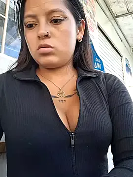 LunaHot_777 on StripChat