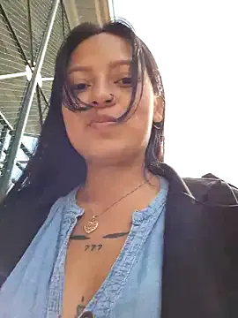 LunaHot_777 on StripChat