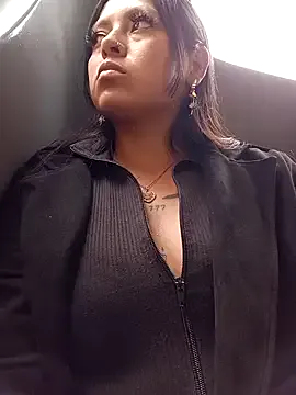 LunaHot_777 on StripChat