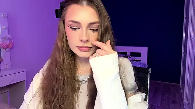 MachelleSpader — slowly & passionately eating an apple