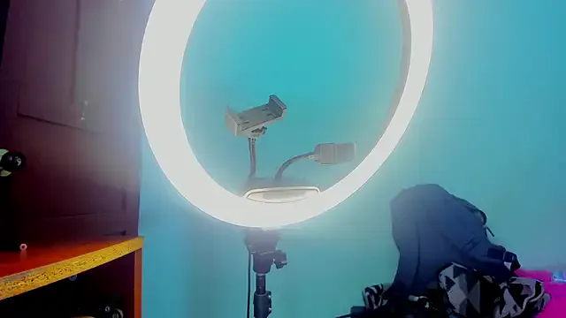 maddy02_02 — look at my ass