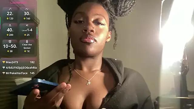 maskedgirl5005 on StripChat