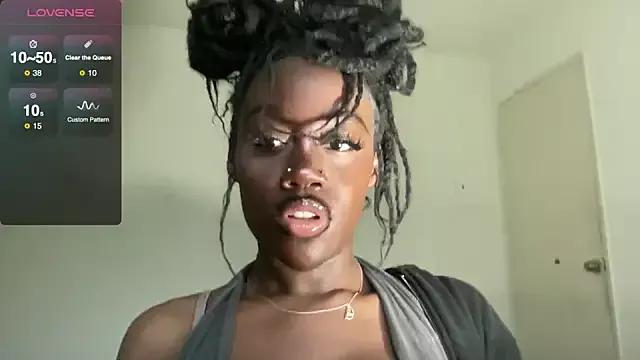 maskedgirl5005 on StripChat