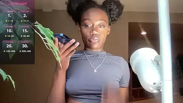 maskedgirl5005 on StripChat