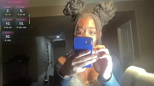 maskedgirl5005 on StripChat