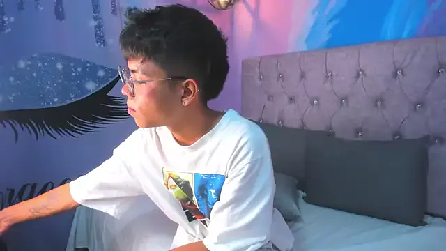 MaxiWildd — finger in the ass