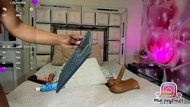 mia_peyton on StripChat