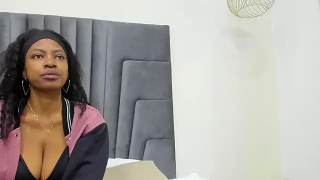 Mia_smith_x1 — Freechat on StripChat