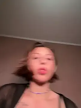 MiaaLoveeee on StripChat