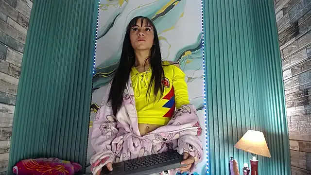 mikaela_iris on StripChat