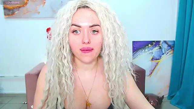 MissisCaty on StripChat 