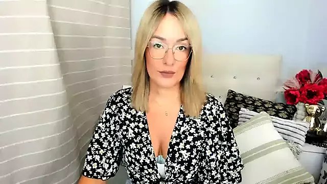 MollyFlowers on StripChat 