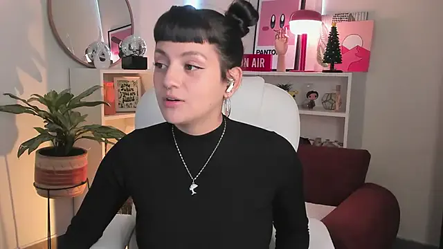 nahiapaws on StripChat