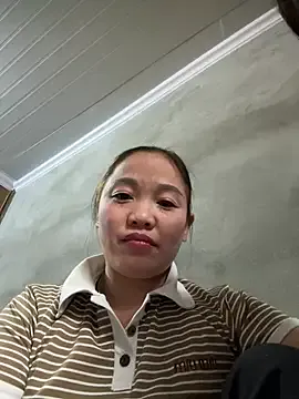 Naoo_Chan01 — Show feet