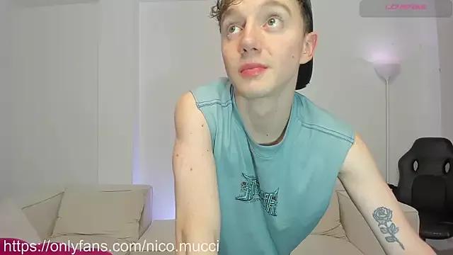 niico_18 on StripChat 