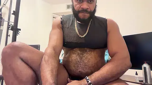 Piercedmuscle80 from StripChat